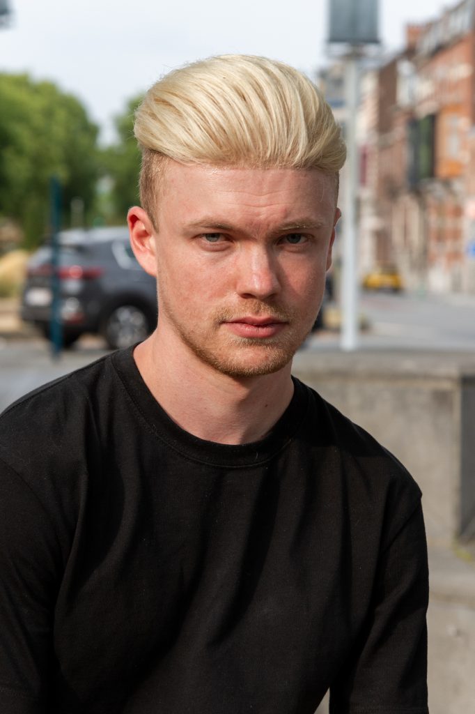 Modèle masculin en rue