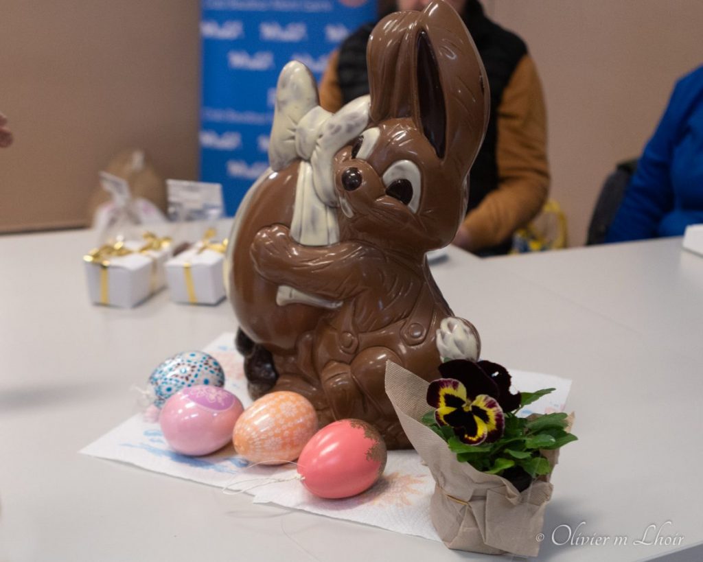 lapin en chocolat avec œufs en sucre