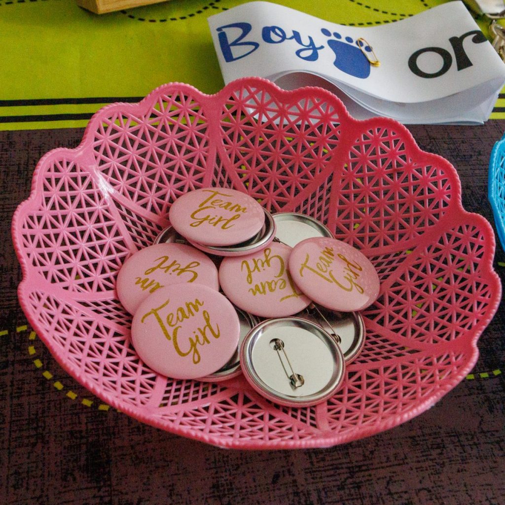 panier rose avec des badge rose : team girl