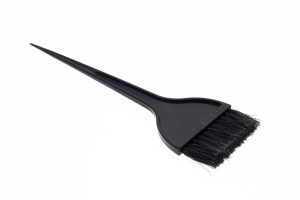 brosse de coiffure pour colo sur fond blanc