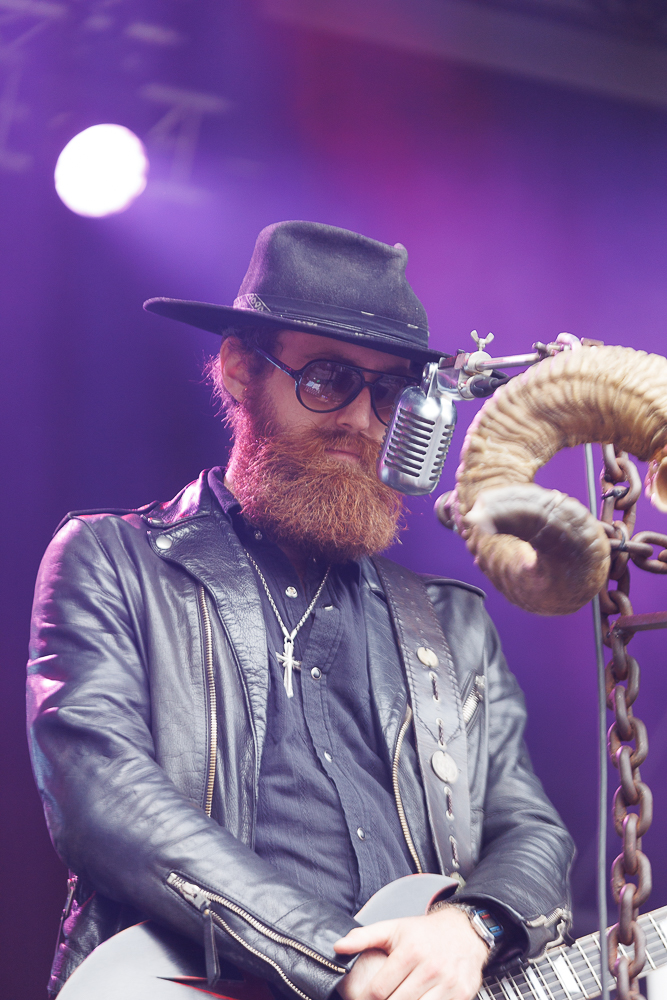 artiste de hard rock sur scène